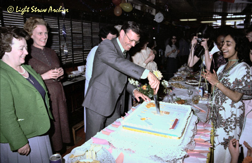 Len Bachelor cuts the cake.